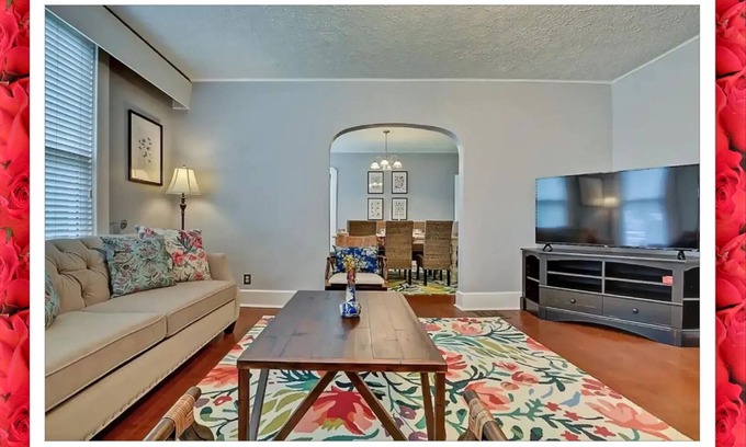 Near Northside Casa | Spacious Home 5BR! Cozy and Bright Home!