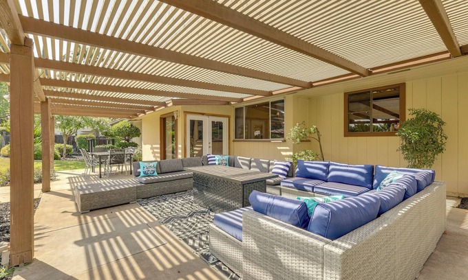 Roosevelt Casa | Spacious Home - 6 Mi to Downtown Fresno!