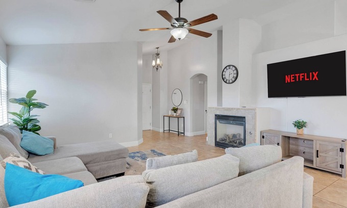 Greenacres Casa | Spacious Home-BBQ,Ev,Comfy BEDS,Near Shops.
