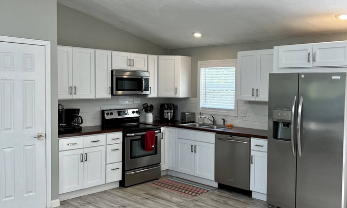 Eastward Look Casa | Spacious home close to beach