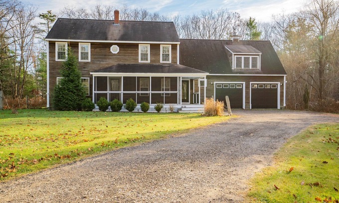 Biddeford Casa | Spacious Home Close to Beaches! 3BR, Dog & Family Friendly, 30 Mins to Portland