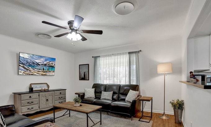 Stonewall Casa | Spacious Home - Fire Pit, BBQ and Outdoor Seating!