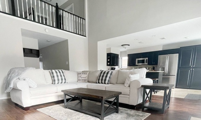 North Central Carrollton Casa | Spacious home for family or work group in nice, quiet, Carrollton neighborhood