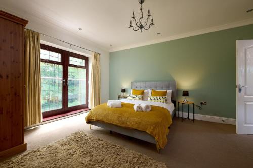 Wolverhampton Casa | Spacious Home for Large Families and Contractors
