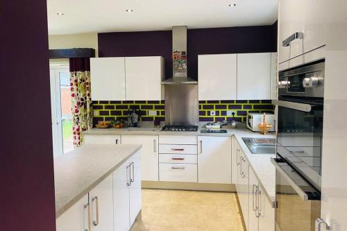 Sherborne St. John Casa | Spacious home for contractors and families