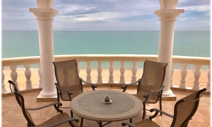 Villas de Las Palmas Casa | Spacious Home Great for a Family Vacation Right on the Beach!
