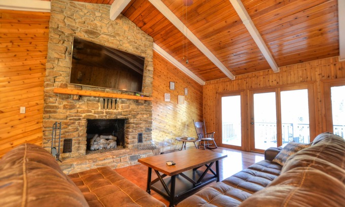 Almond Casa | Spacious home…Hot Tub…game room…Pet Friendly..WIFI