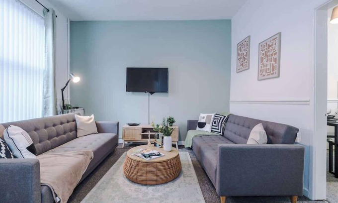 Droylsden Casa | Spacious Home, Ideal for Contractors, Sleeps 7!