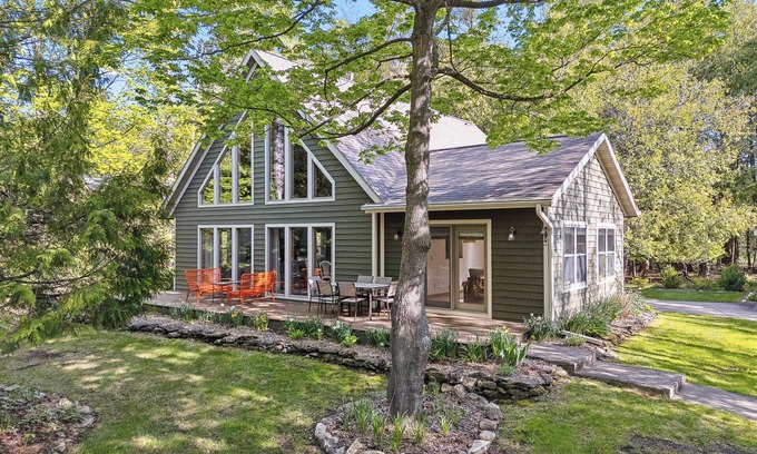 Fish Creek Cabina | Spacious Home in Fish Creek | Peloton + Walk to Shops + Close to State Park