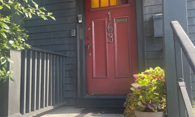 West Cambridge Apartamento | Spacious home in Harvard Square with permitted free on street parking