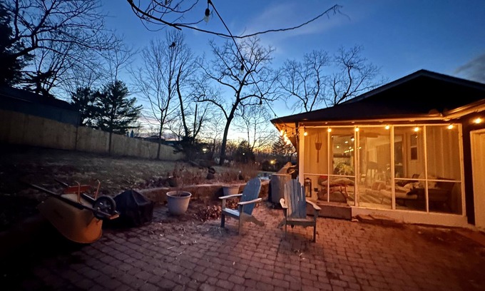 South Kansas City Casa | Spacious home in KC
