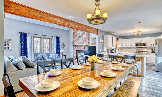 Lake Ariel Casa | Spacious Home in Lake and Snow Community with Game Room