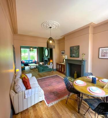 Chapeltown Casa | Spacious home in Leeds ideal for gatherings with free parking