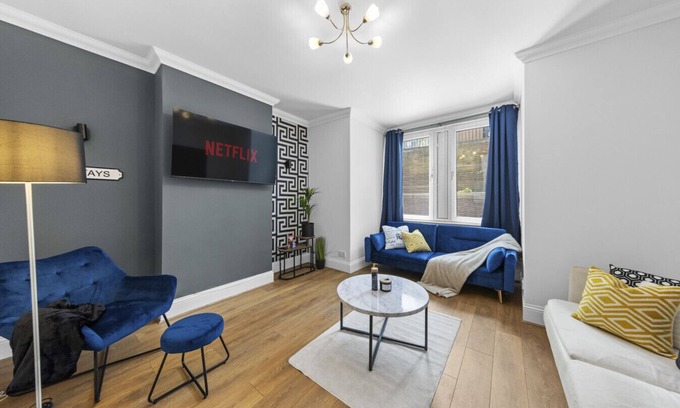 Rochester Casa | Spacious Home in the heart of Medway | Sleeps 6