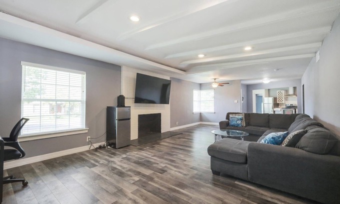 Cedar Crest Casa | Spacious Home In The Heart Of Dallas