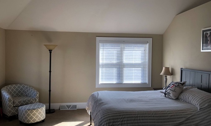 Whitefish Bay Casa | Amplia casa en Whitefish Bay