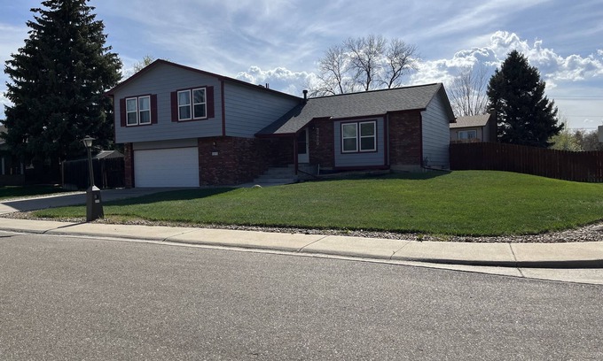 Longmont Casa | Spacious Home near Macintosh Lake