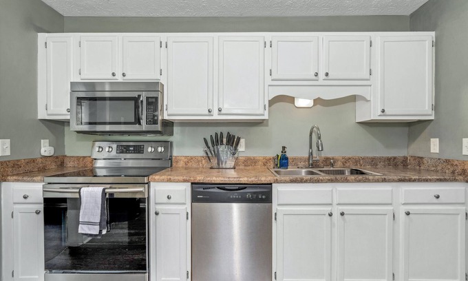 Fayetteville Casa | Spacious home near the heart of Fayetteville, NC!!