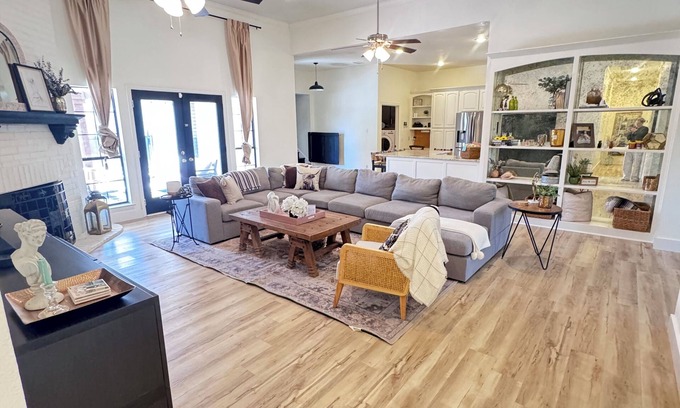 Terrell Casa | Spacious home on 10 acres with entertainment galore Pool table, ping pong n’more
