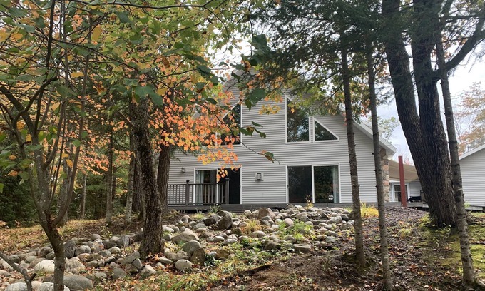 Grayling Casa | Spacious home on 5 acres with wonderful view of the river.