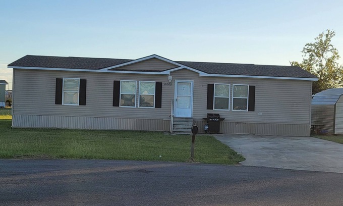 Lake Charles Casa | Spacious home on dead end culdesac in quiet country community