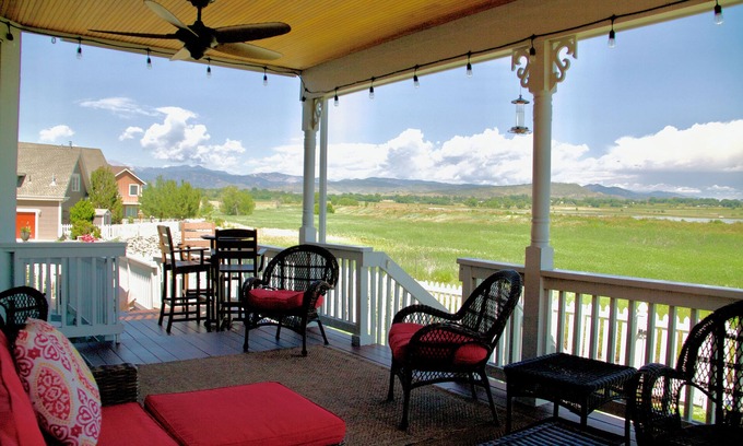 Longmont Casa | Spacious Home on Lake w/ Rocky Mountain Views - 15 Min to Boulder