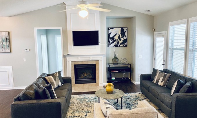 Cliftondale Casa | Spacious Home! Quiet Community!