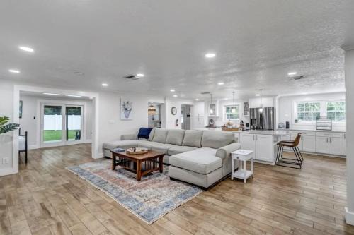 Jacksonville Beach Casa | Spacious Home w Pool-Tucked Away in Jax Beach