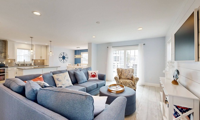 Keen-Wik On the Bay Casa | Spacious home w/community boat launch, dock, patio, W/D, & AC