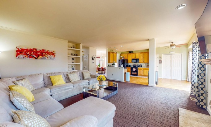Sykesville Casa | Spacious home w/ enclosed yard & playground