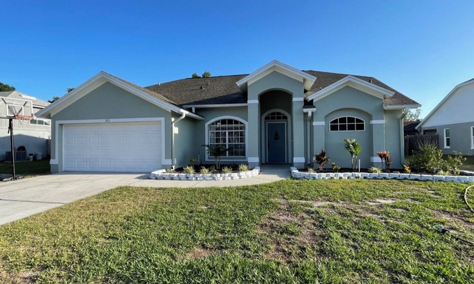 Riverview Casa | Spacious Home w/Heated Pool Smart TVs- Pool table