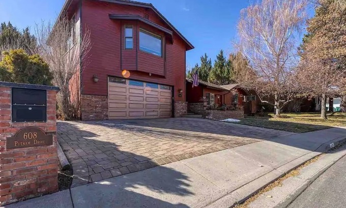 West University Casa | Spacious home w/ HOT TUB near UNR, San Rafael Park