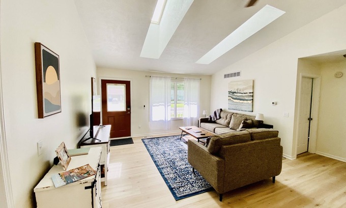 Macatawa Casa | Spacious Home w/ King Bed close to Beaches, Lake Macatawa, Holland, & Saugatuck