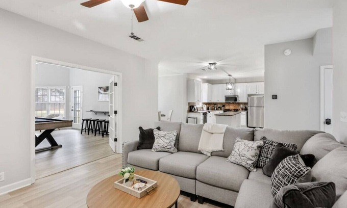 Mableton Casa | Spacious Home w/ Pool Table Near ATL & The Battery