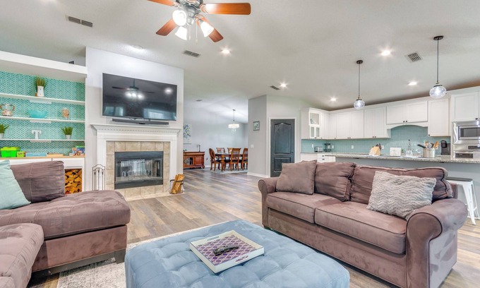 North Northwest Pensacola Casa | Spacious Home w/ Sunroom, 15 Mi to Pensacola!