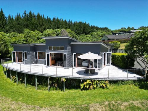 Acacia Bay Casa | Spacious Home with a Lake View