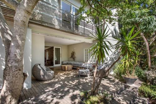 Hout Bay Casa | Spacious home with beautiful garden and views