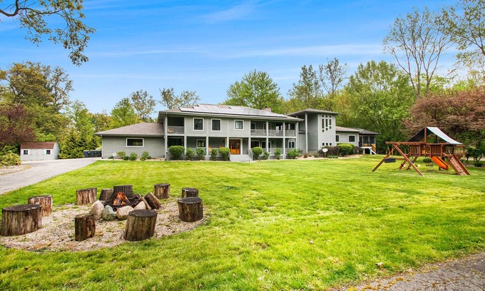 Saint Joseph Casa | Spacious home with game room, hot tub, fireplace, fast WiFi & home theater