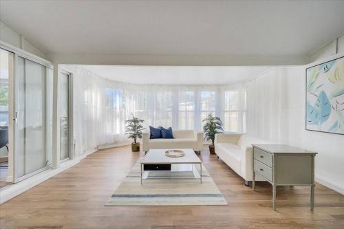 Bayshore Gardens Casa | Spacious home With Heated Pool 3 miles from IMG!