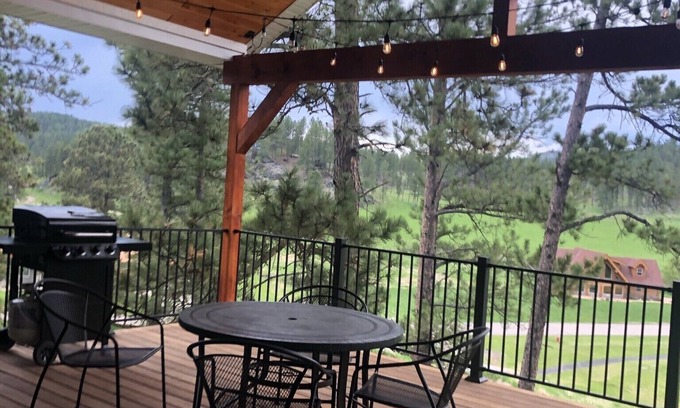 Hill City Casa | Spacious home with Hot Tub, bikes, fire pit, pool table and more!!