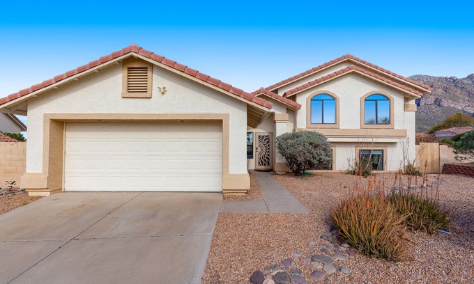 Oro Valley Casa | Spacious home with mountain views, grill, central air-conditioning, & free WiFi