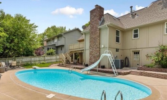 Leawood Southwest Casa | Spacious Home with Pool Hot Tub and Arcade Games . Great Quiet and Safe Location