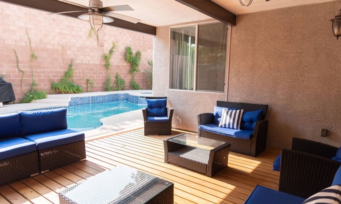 Green Valley Casa | Spacious Home with privatePool & covered partio, chef's kitchen, 10min to dwtn