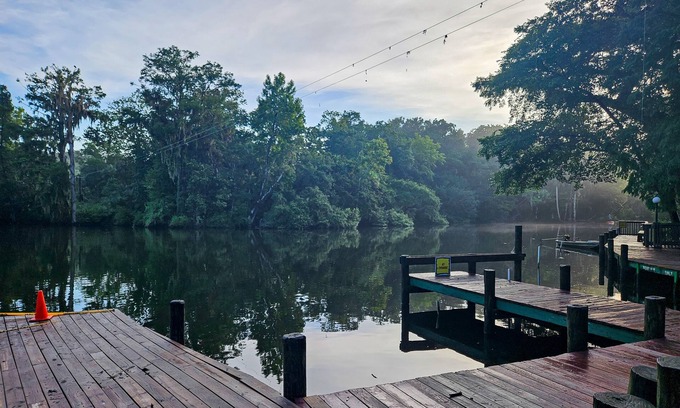 Chassahowitzka Casa | Spacious home with private yard, 2 kitchens, close to springs