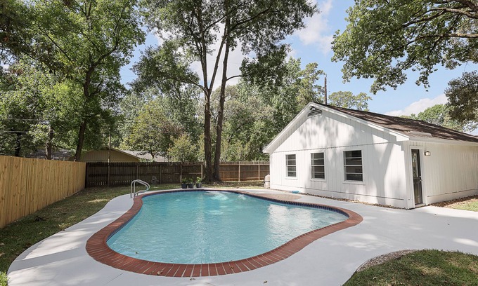 Spring Casa | Spacious home with private pool-minutes from The Woodlands TX