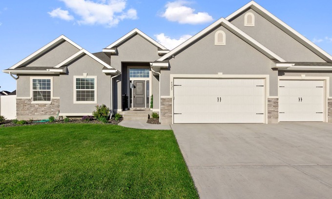 Ammon Casa | Spacious Home with swim spa and games sleeps 27