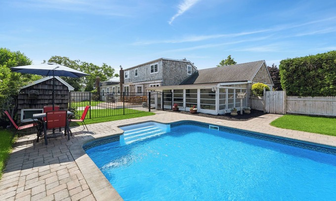 Hampton Bays Casa | Spacious Home with a Sunny Pool - Minutes to Walk to Bay Beach!