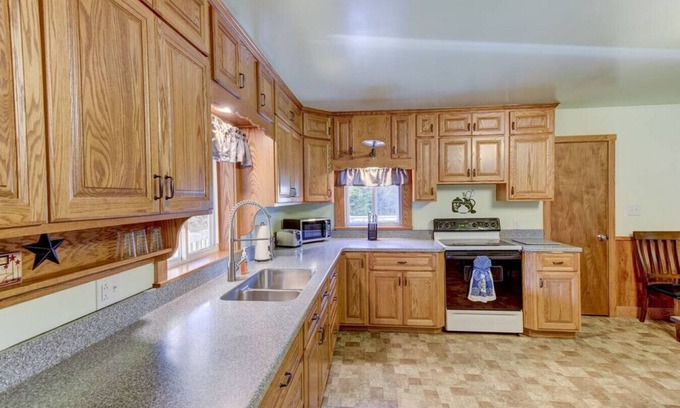 Salisbury Center Casa | Spacious Home with ATV Trails + Hunting Ground