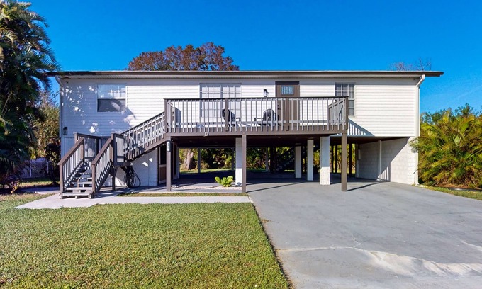 Charlotte Park Casa | Spacious home with private balcony , washer/dryer, and work space-dog friendly