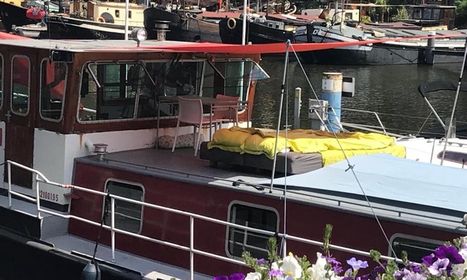 Haarlemmerbuurt Chalet De Esquí | Spacious homely house boat